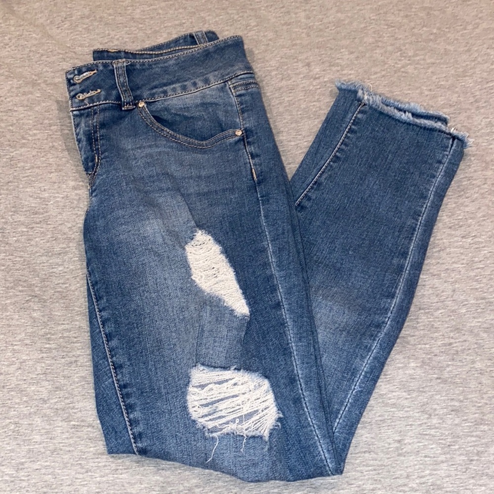 Refuge Distressed Jeans